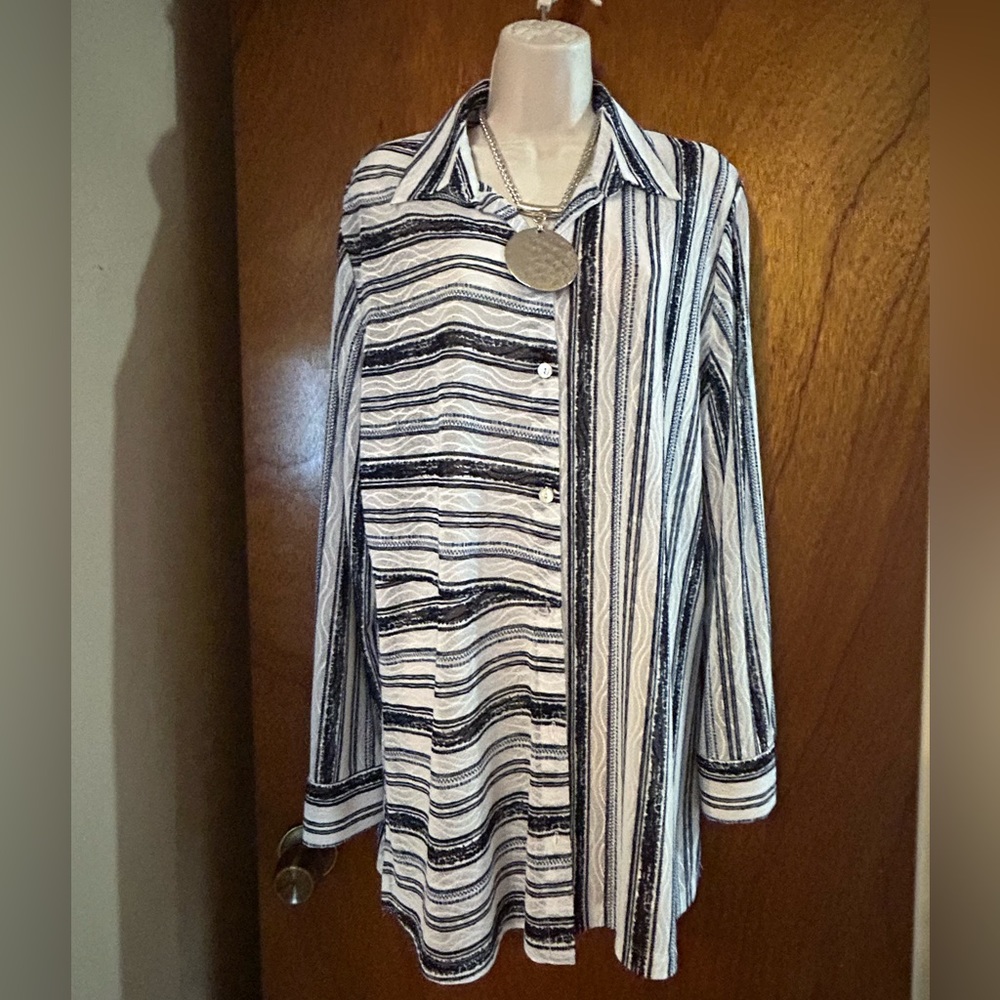 Chico’s Travelers blouse. Size 3